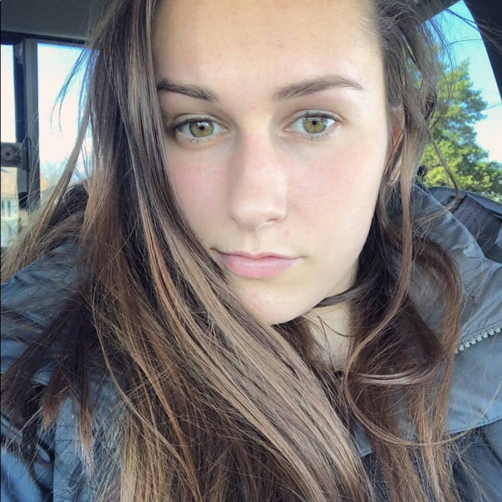 Meet your Posher, Olivia